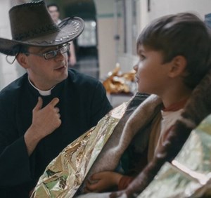 Multikino dla szkół: „Dzień dziecka księdza Jana Kaczkowskiego”. Życie na pełnej petardzie